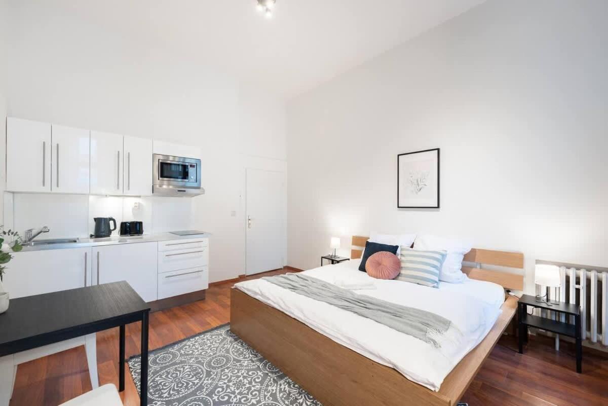 Sunny Old Town Apartment Prague